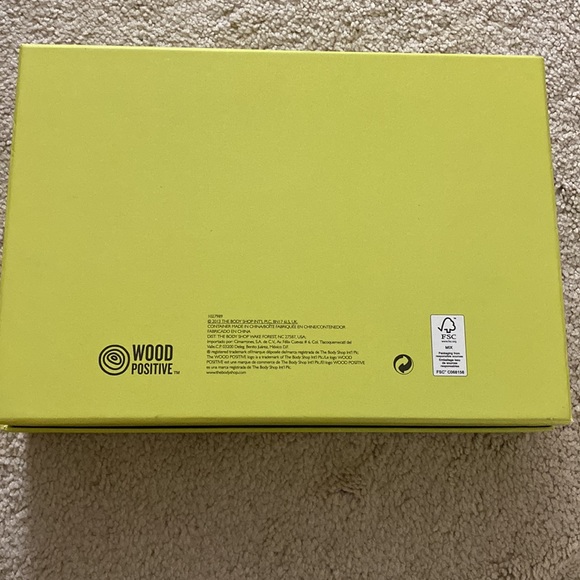 The body shop Gift Set for HER - Picture 2 of 4